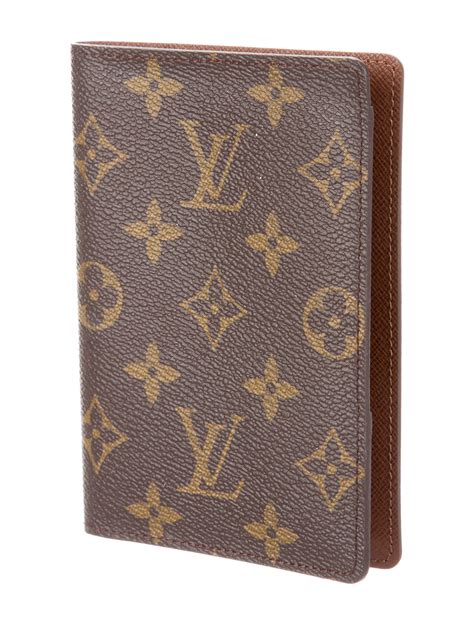 louis vuitton passport holder price